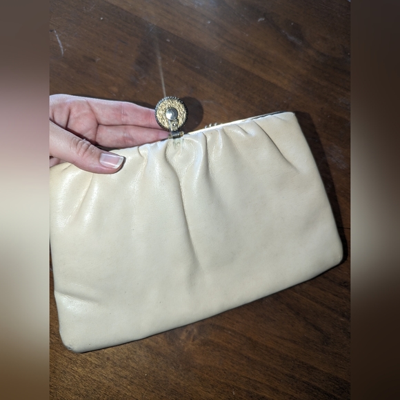 Vintage Clutch with optional Chain Handle! - Picture 4 of 13